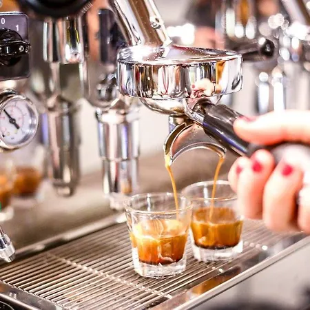 Astoria Metro Hotel *